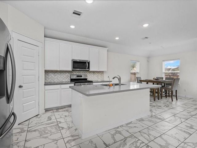 9203 Waldrick Trace Drive, Rosharon, TX 77583