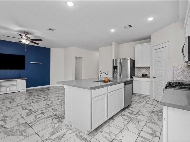 9203 Waldrick Trace Drive, Rosharon, TX 77583