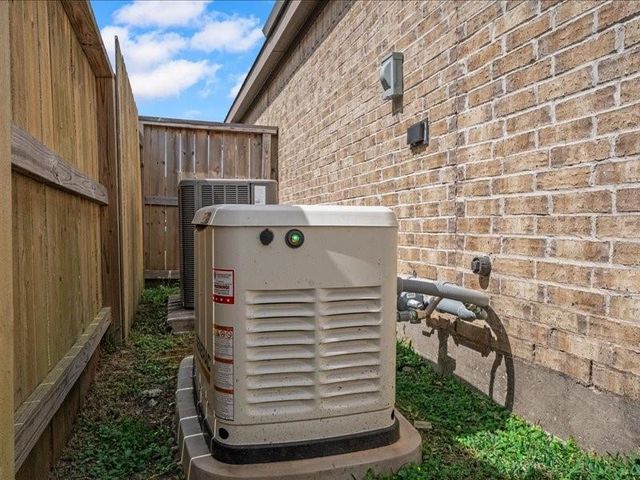 9203 Waldrick Trace Drive, Rosharon, TX 77583