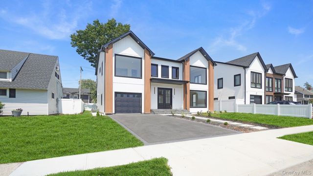 25 Red Maple Drive N, Wantagh, NY 11793
