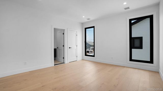 25 Red Maple Drive N, Wantagh, NY 11793