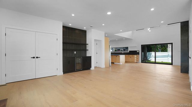 25 Red Maple Drive N, Wantagh, NY 11793