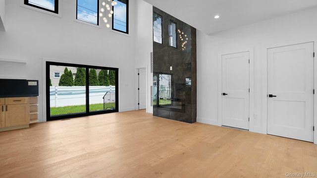 25 Red Maple Drive N, Wantagh, NY 11793
