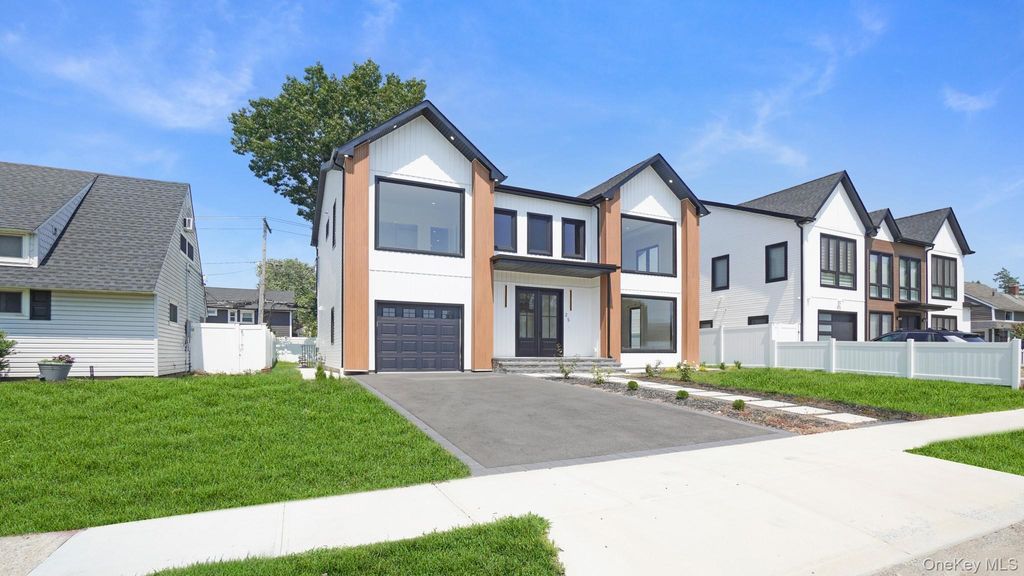 25 Red Maple Drive N, Wantagh, NY 11793 — photo 2