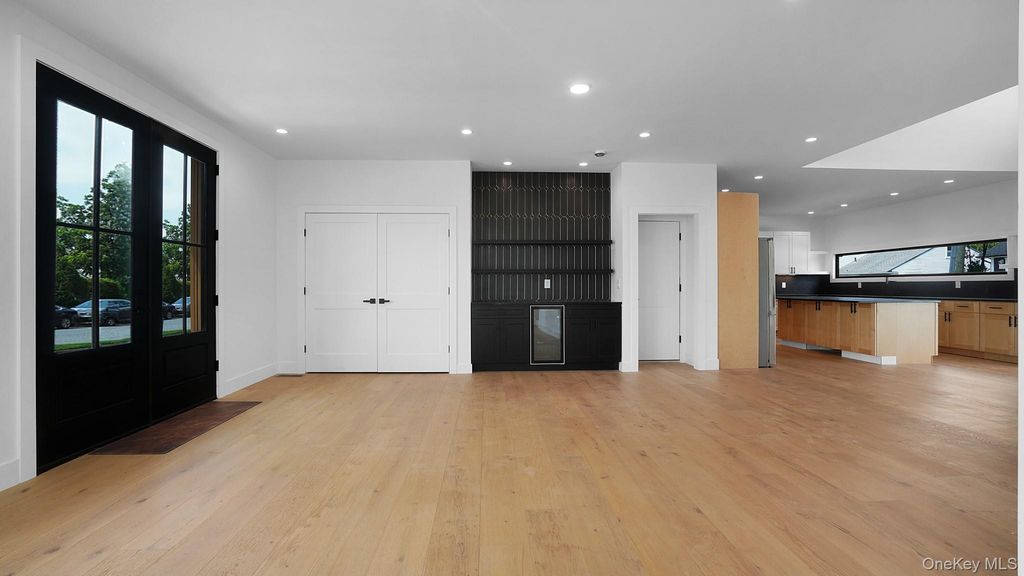 25 Red Maple Drive N, Wantagh, NY 11793 — photo 5