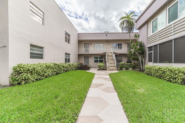 809 Flanders Q, Delray Beach, FL 33484