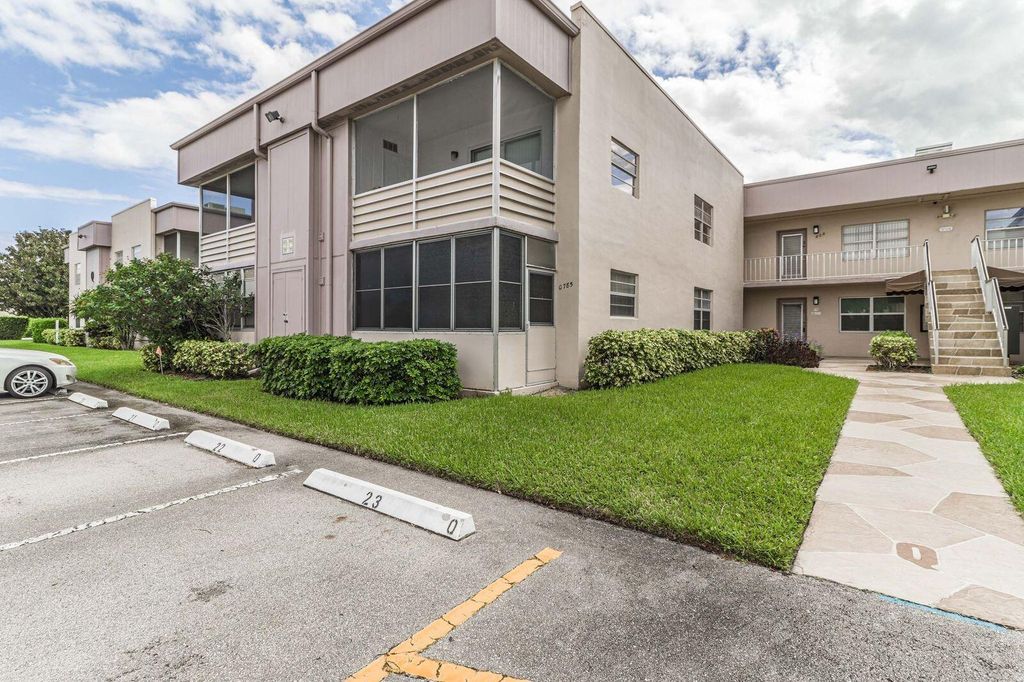 809 Flanders Q, Delray Beach, FL 33484