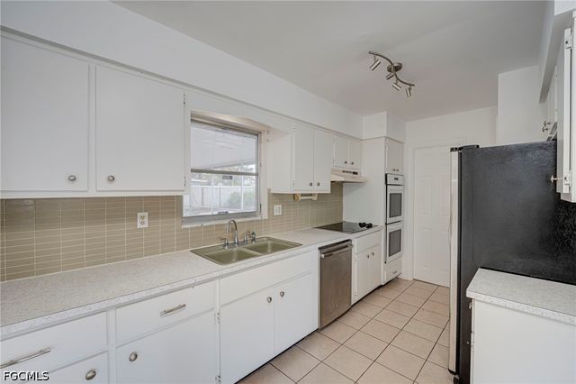 220 Punta Alta CT, Lehigh Acres, FL 33936