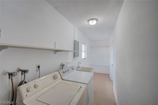 220 Punta Alta CT, Lehigh Acres, FL 33936