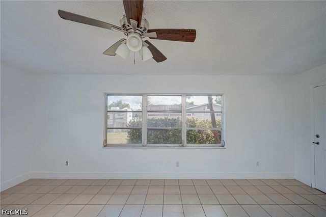 220 Punta Alta CT, Lehigh Acres, FL 33936