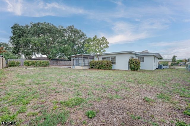 220 Punta Alta CT, Lehigh Acres, FL 33936