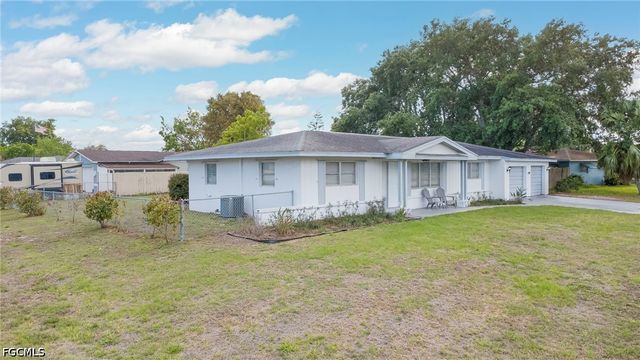 220 Punta Alta CT, Lehigh Acres, FL 33936