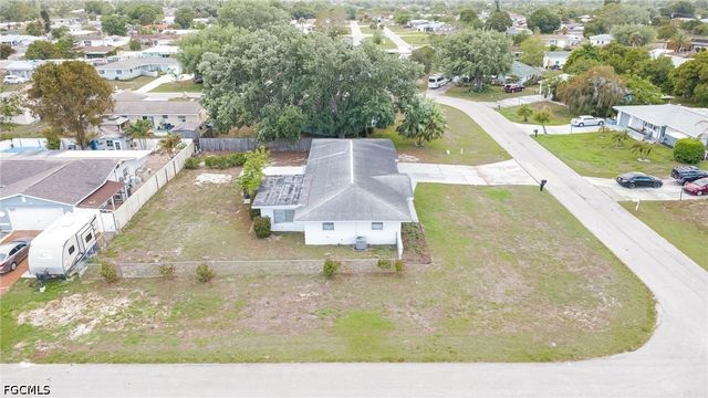220 Punta Alta CT, Lehigh Acres, FL 33936