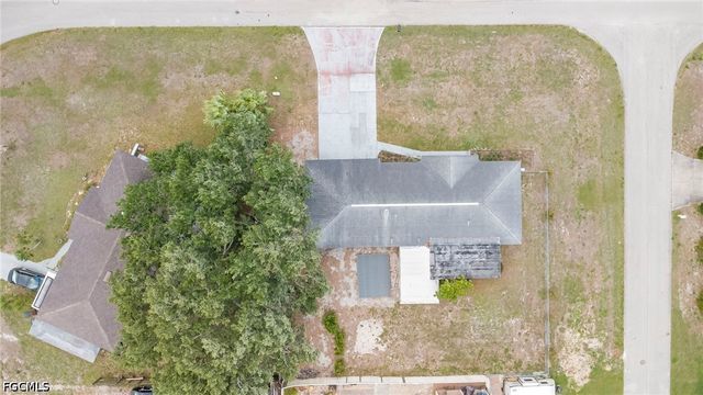 220 Punta Alta CT, Lehigh Acres, FL 33936
