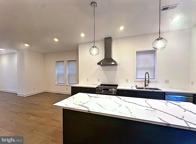 733 GRESHAM PL NW, Washington, DC 20001