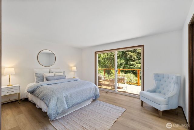13893 John Street NE, Bainbridge Island, WA 98110