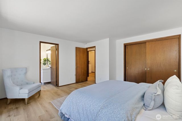 13893 John Street NE, Bainbridge Island, WA 98110