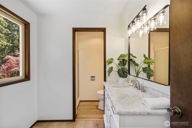 13893 John Street NE, Bainbridge Island, WA 98110