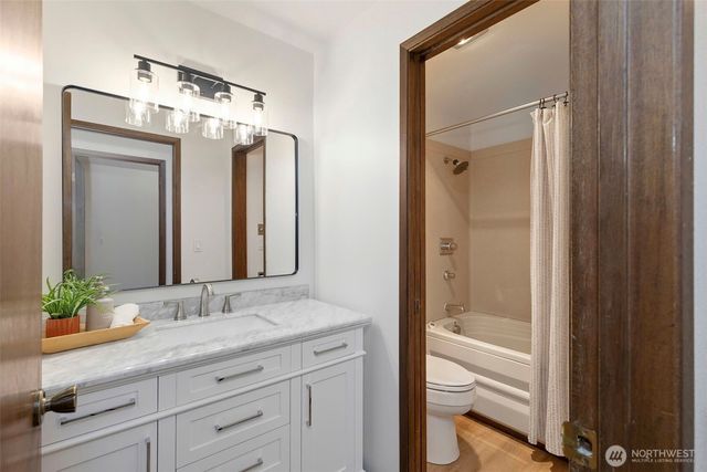 13893 John Street NE, Bainbridge Island, WA 98110