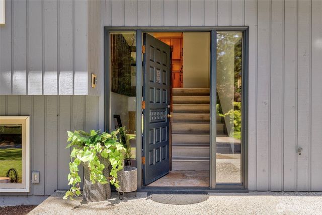 13893 John Street NE, Bainbridge Island, WA 98110