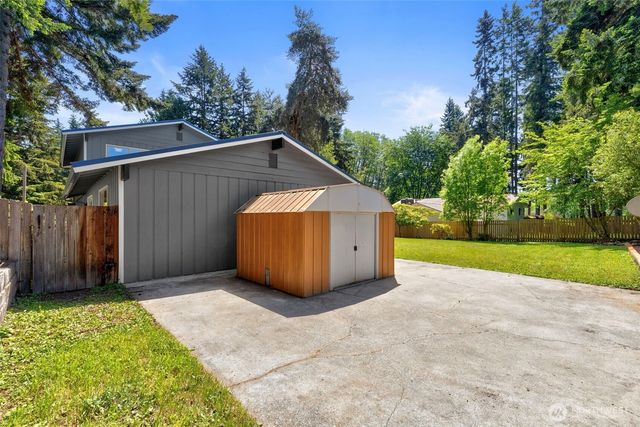 13893 John Street NE, Bainbridge Island, WA 98110