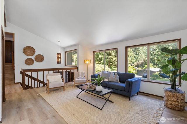 13893 John Street NE, Bainbridge Island, WA 98110