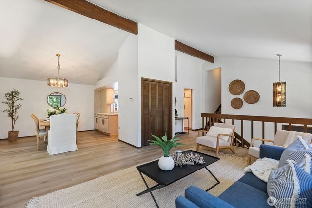 13893 John Street NE, Bainbridge Island, WA 98110