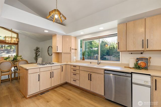 13893 John Street NE, Bainbridge Island, WA 98110