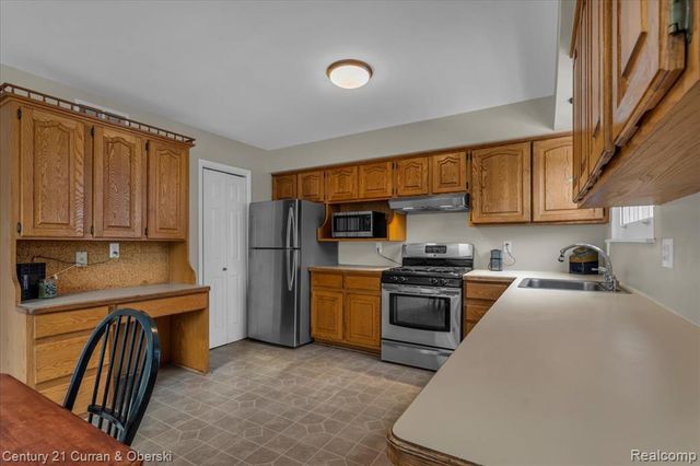 42154 Farragut Court, Northville, MI 48167
