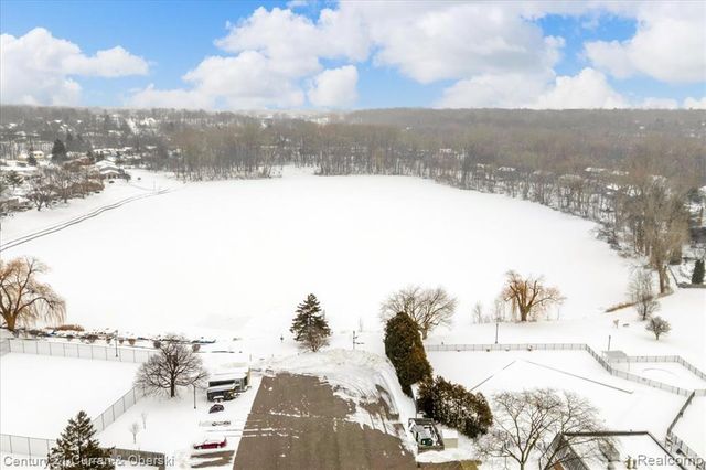 42154 Farragut Court, Northville, MI 48167