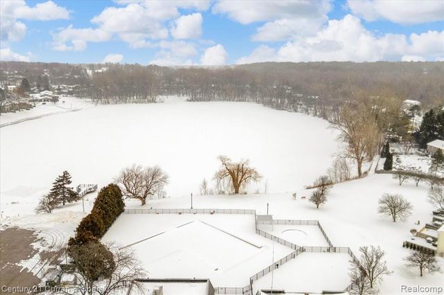 42154 Farragut Court, Northville, MI 48167