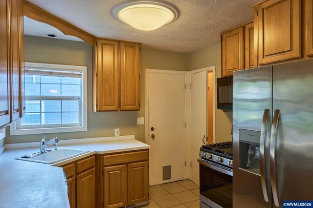 145 Leffelle St S, Salem, OR 97302