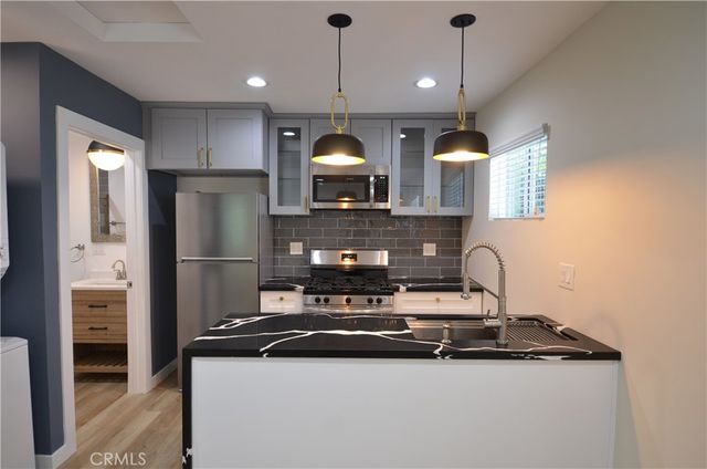 6406 Densmore Avenue, Lake Balboa, CA 91406