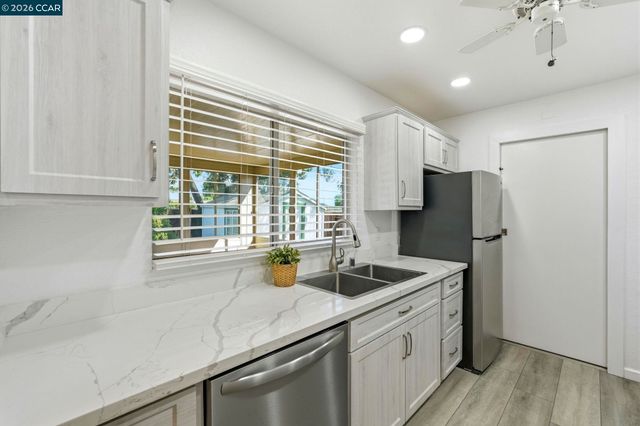 2912 Knoll Dr, Concord, CA 94520
