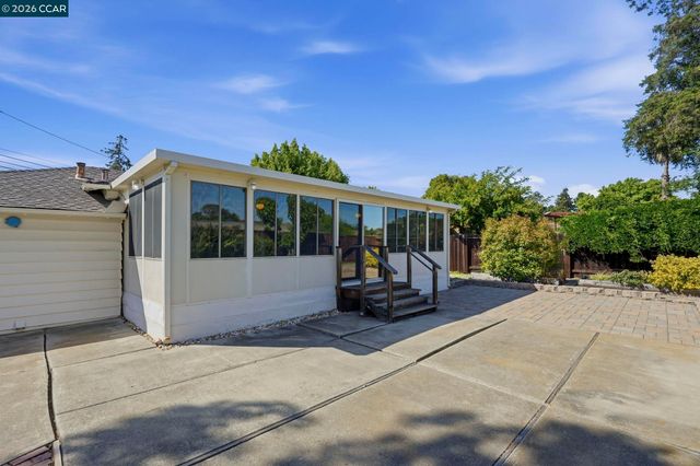 2912 Knoll Dr, Concord, CA 94520