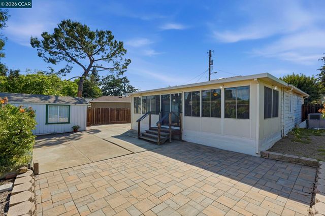 2912 Knoll Dr, Concord, CA 94520
