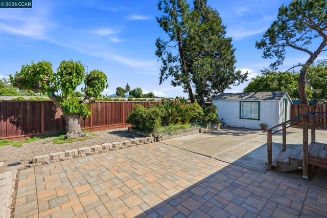 2912 Knoll Dr, Concord, CA 94520