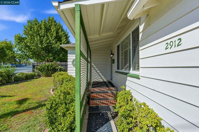 2912 Knoll Dr, Concord, CA 94520
