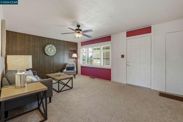 2912 Knoll Dr, Concord, CA 94520