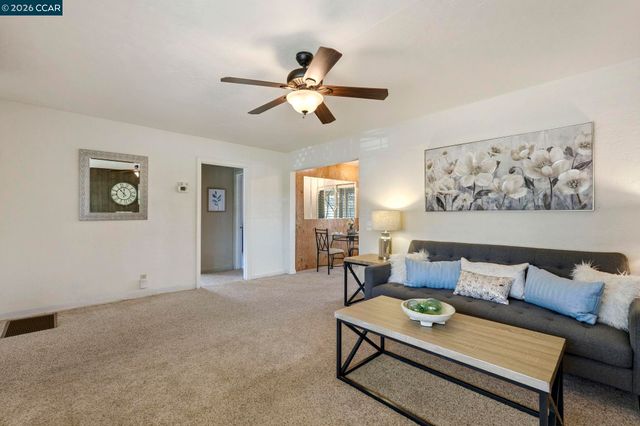 2912 Knoll Dr, Concord, CA 94520