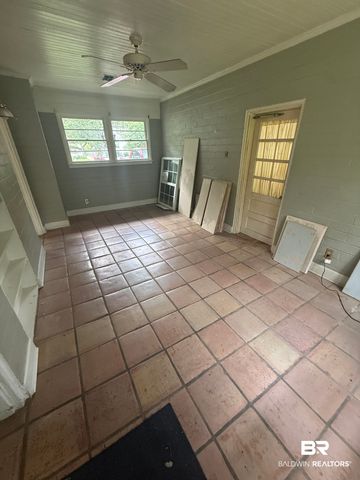 1909 Old Government Street, Mobile, AL 36606