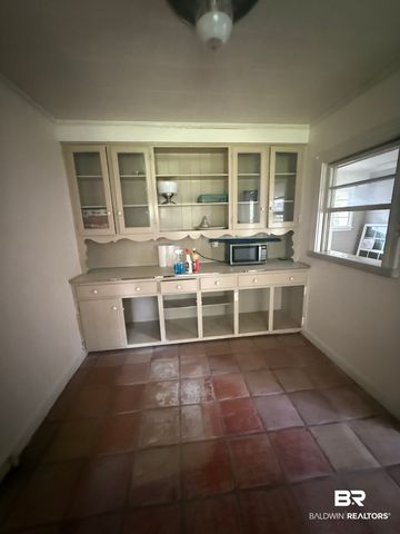1909 Old Government Street, Mobile, AL 36606