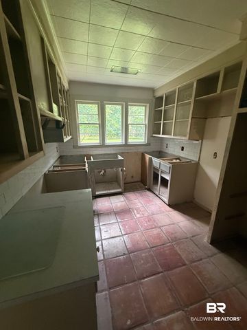 1909 Old Government Street, Mobile, AL 36606