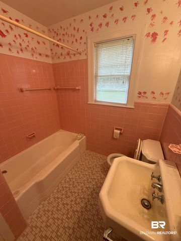 1909 Old Government Street, Mobile, AL 36606