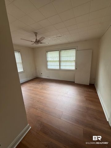 1909 Old Government Street, Mobile, AL 36606