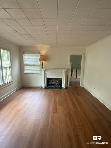 1909 Old Government Street, Mobile, AL 36606