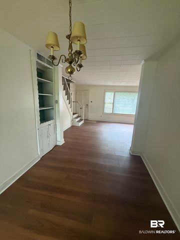 1909 Old Government Street, Mobile, AL 36606