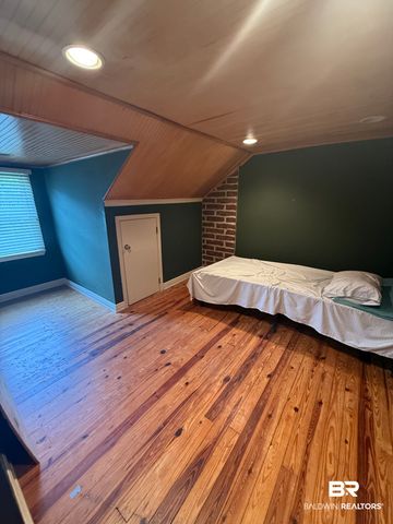 1909 Old Government Street, Mobile, AL 36606