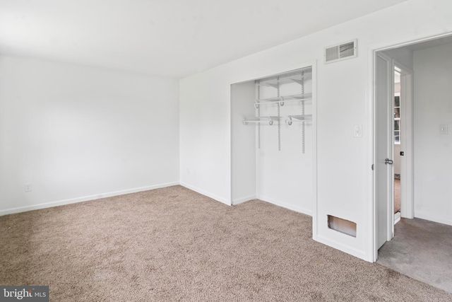 10 PENNWICK DR, Lititz, PA 17543