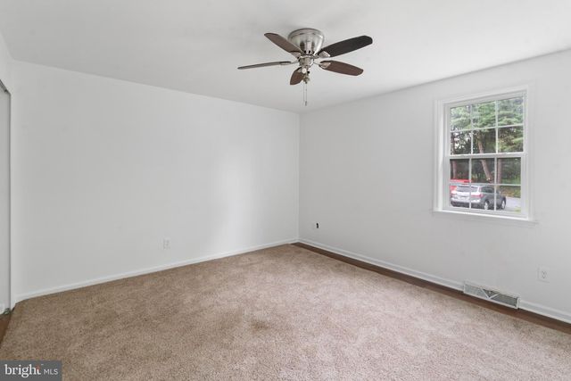 10 PENNWICK DR, Lititz, PA 17543